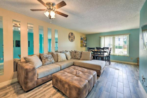 Bright Pensacola Townhome with Screened Patio!